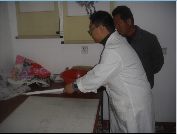 传统纯手工浆糊书画字画装裱培训课堂教学