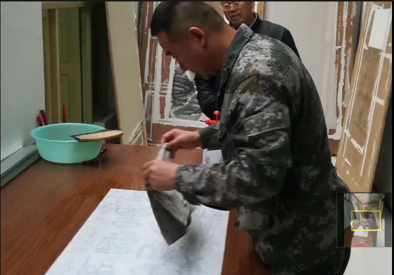 揭裱与修复是装裱工艺的精华部分