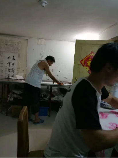 有的画经过多次的装裱，侵蚀了画心 