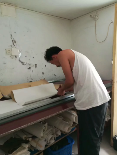 装裱工具：骨刀、针钻、竹启子、浆油纸 