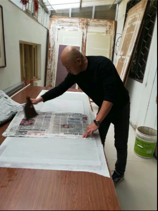 装裱师必须要“审其思，施其巧”，因地制宜地合理作业 