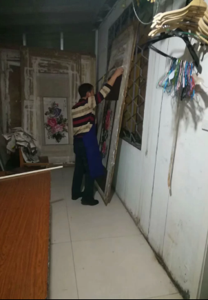 装裱形式，名目繁多，有着基本相同的操作程序